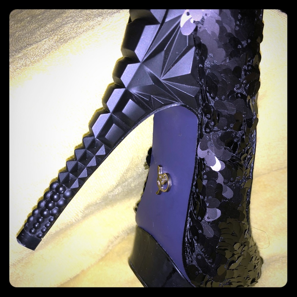 Beautiful Sequence pumps